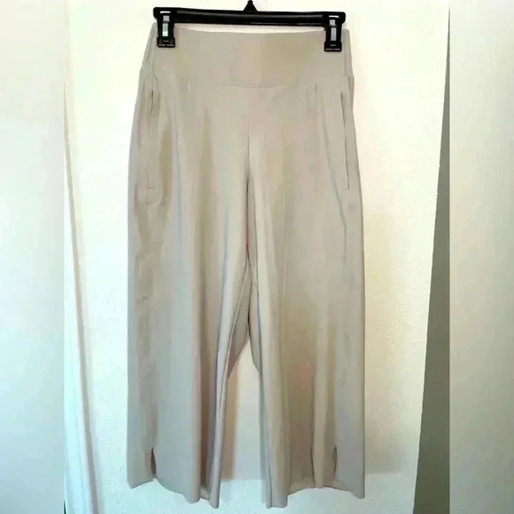 ATHLETA COSMIC BEIGE CROP PANTS Womens size XSP - Picture 1 of 7